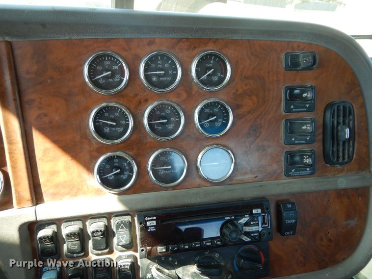 image for item DI8530 2006 Peterbilt 379  semi truck