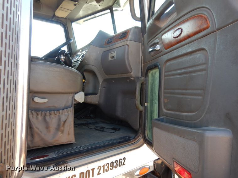 image for item DI8530 2006 Peterbilt 379  semi truck