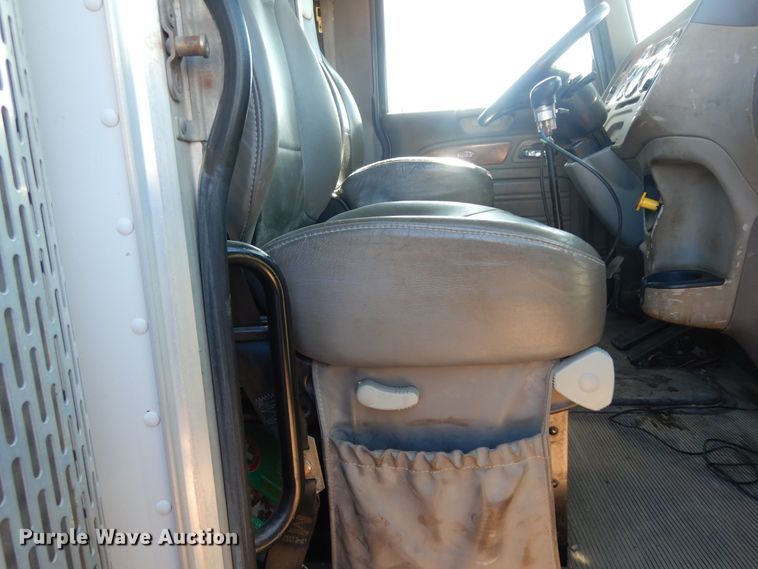 image for item DI8530 2006 Peterbilt 379  semi truck