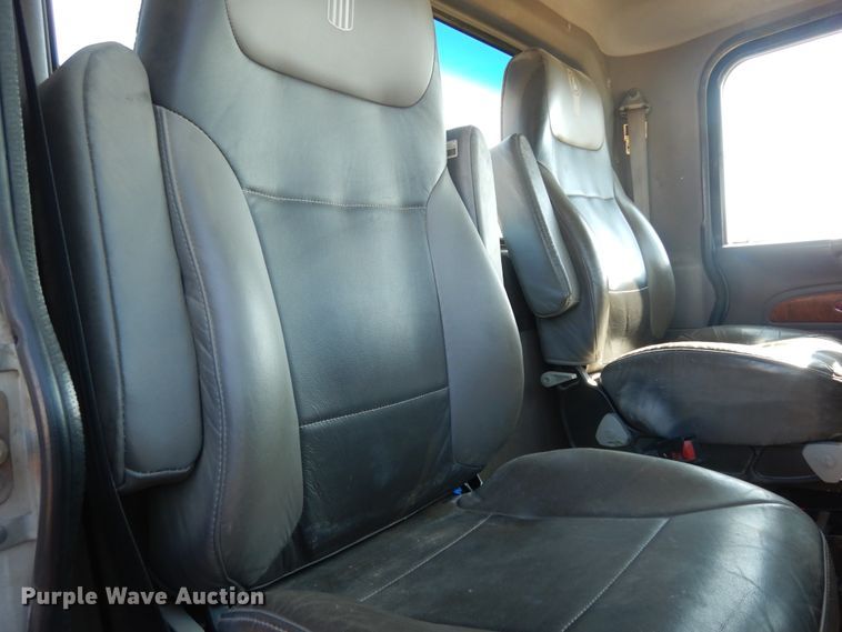 image for item DI8530 2006 Peterbilt 379  semi truck