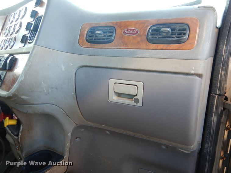 image for item DI8530 2006 Peterbilt 379  semi truck