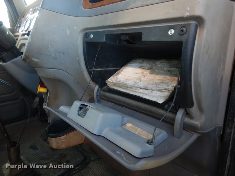 image for item DI8530 2006 Peterbilt 379  semi truck