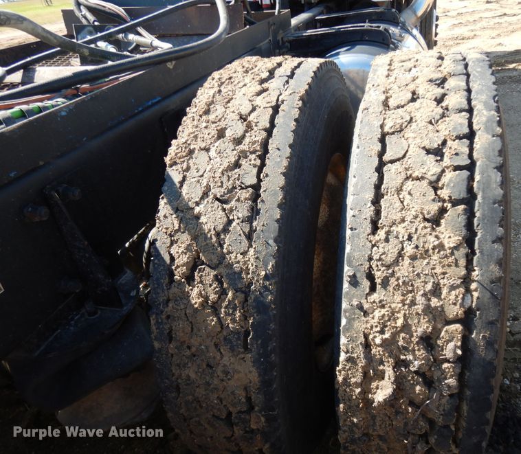 image for item DI8530 2006 Peterbilt 379  semi truck