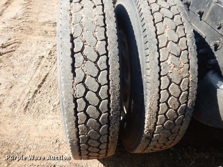 image for item DI8530 2006 Peterbilt 379  semi truck