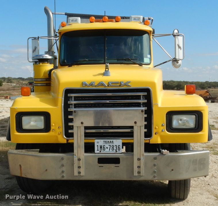 image for item DI8531 1999 Mack RD688S  semi truck