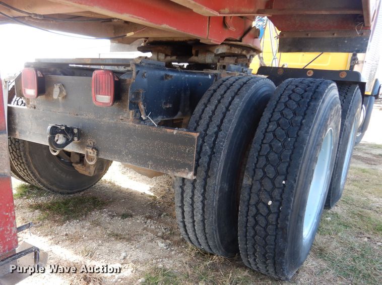 image for item DI8531 1999 Mack RD688S  semi truck