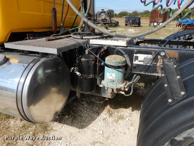 image for item DI8531 1999 Mack RD688S  semi truck