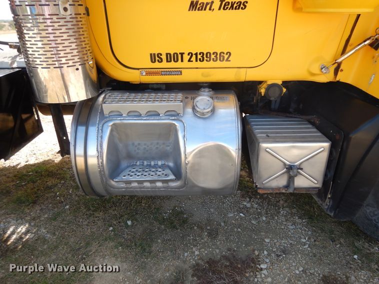 image for item DI8531 1999 Mack RD688S  semi truck