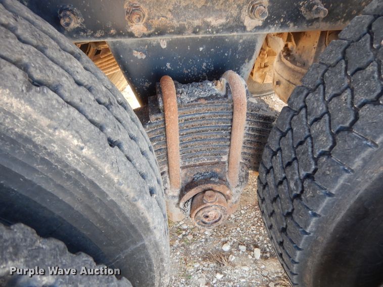 image for item DI8531 1999 Mack RD688S  semi truck