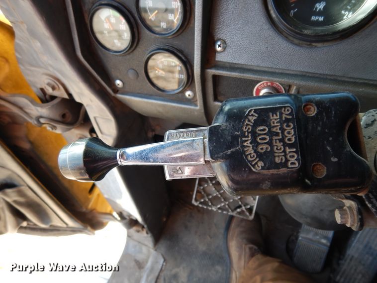 image for item DI8531 1999 Mack RD688S  semi truck