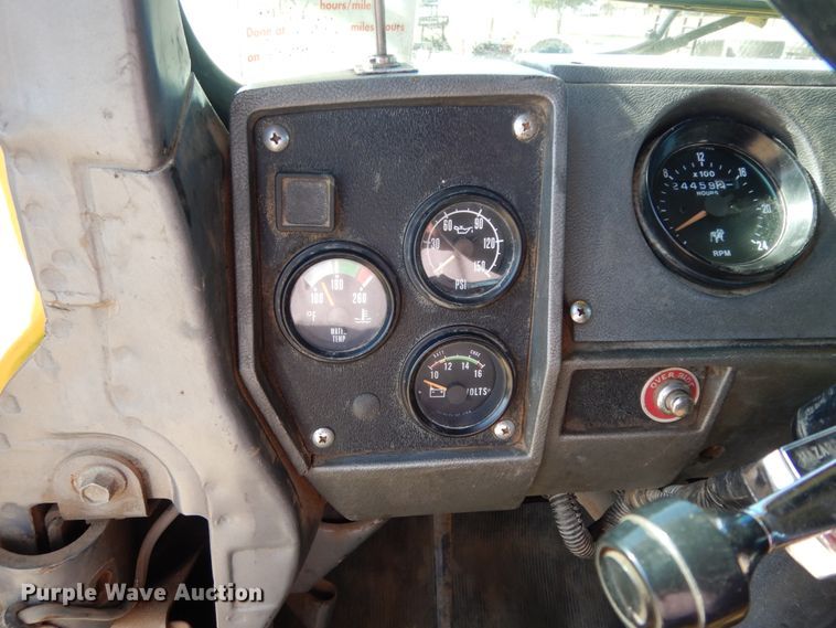 image for item DI8531 1999 Mack RD688S  semi truck