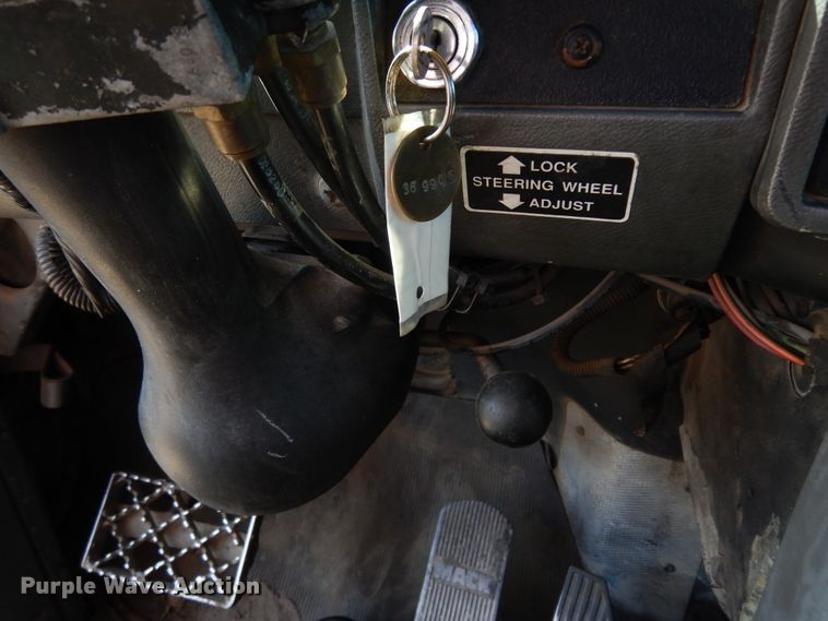 image for item DI8531 1999 Mack RD688S  semi truck