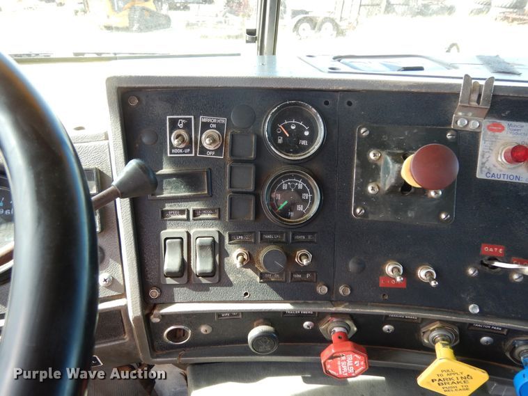 image for item DI8531 1999 Mack RD688S  semi truck