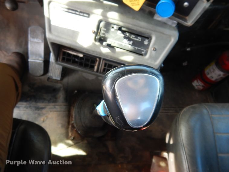 image for item DI8531 1999 Mack RD688S  semi truck