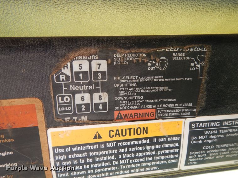 image for item DI8531 1999 Mack RD688S  semi truck