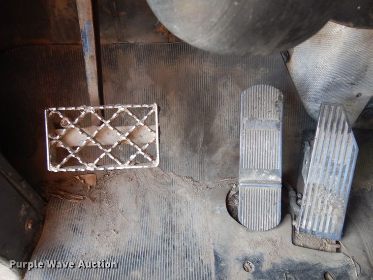 image for item DI8531 1999 Mack RD688S  semi truck