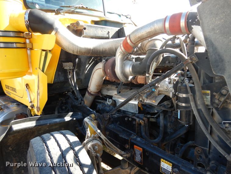 image for item DI8531 1999 Mack RD688S  semi truck