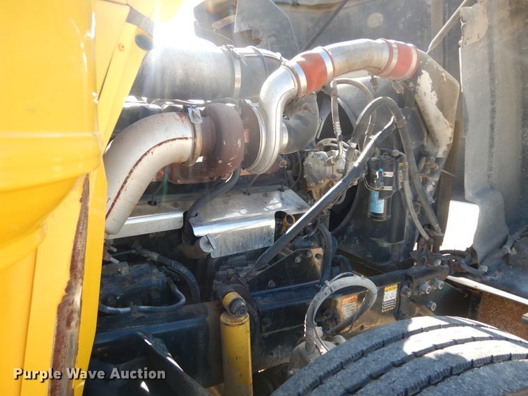 image for item DI8531 1999 Mack RD688S  semi truck