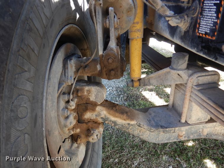 image for item DI8531 1999 Mack RD688S  semi truck