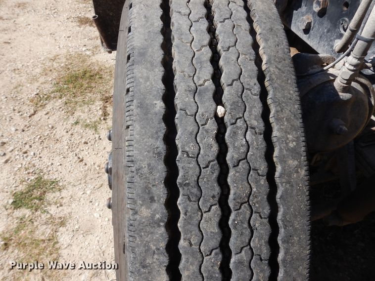 image for item DI8531 1999 Mack RD688S  semi truck