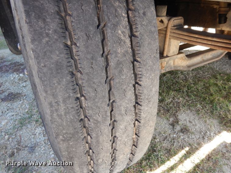 image for item DI8531 1999 Mack RD688S  semi truck