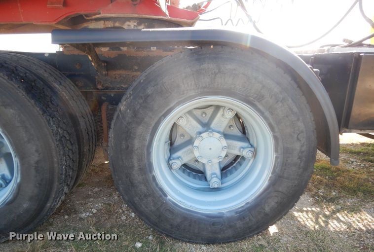 image for item DI8531 1999 Mack RD688S  semi truck