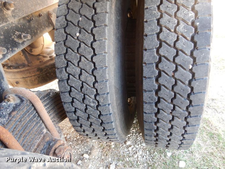 image for item DI8531 1999 Mack RD688S  semi truck