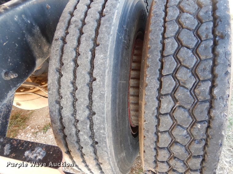 image for item DI8531 1999 Mack RD688S  semi truck