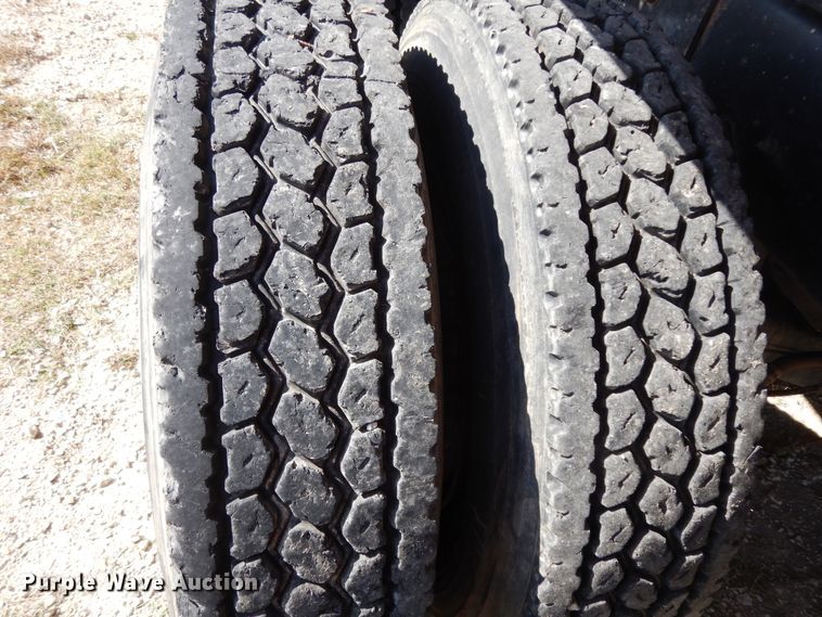 image for item DI8531 1999 Mack RD688S  semi truck