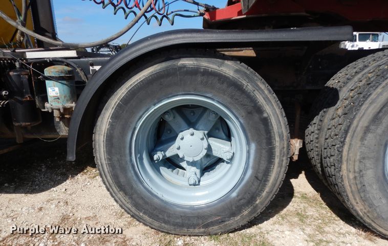 image for item DI8531 1999 Mack RD688S  semi truck