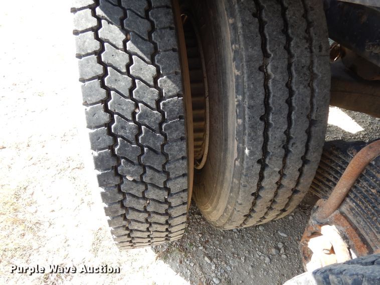 image for item DI8531 1999 Mack RD688S  semi truck