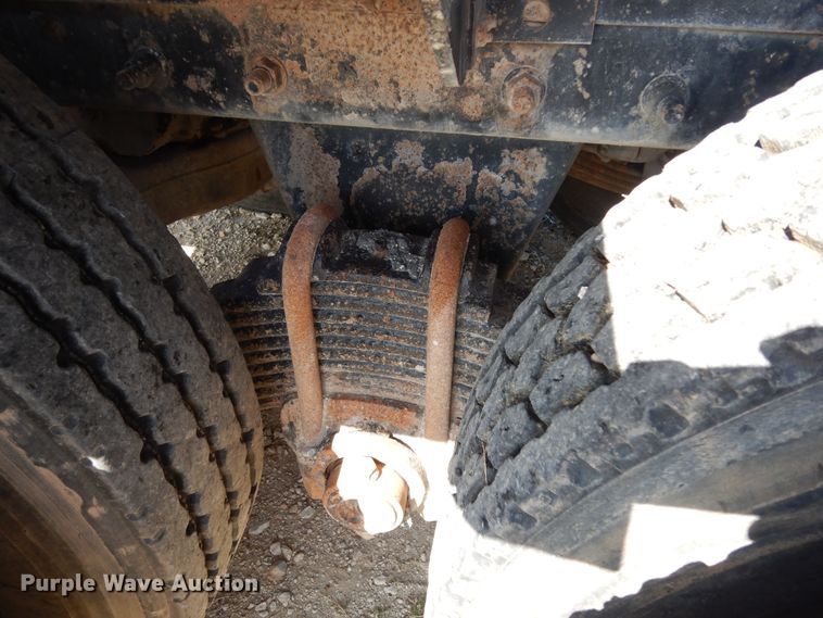 image for item DI8531 1999 Mack RD688S  semi truck