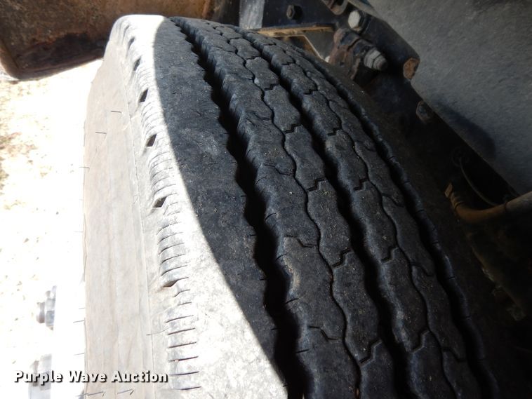 image for item DI8531 1999 Mack RD688S  semi truck