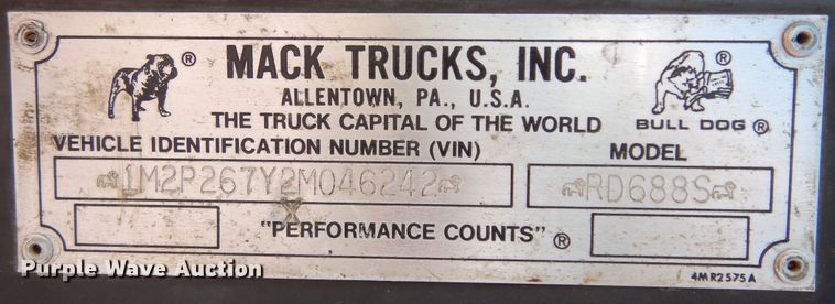 image for item DI8531 1999 Mack RD688S  semi truck