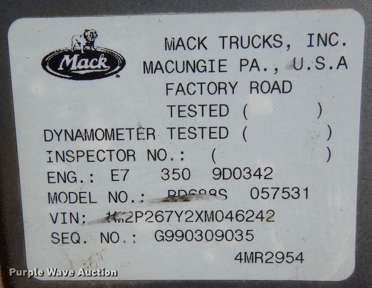 image for item DI8531 1999 Mack RD688S  semi truck