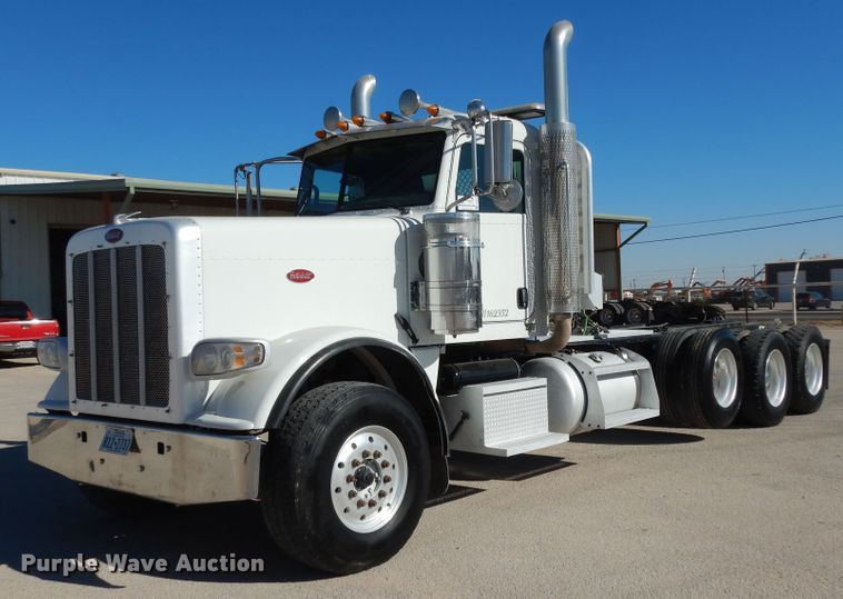 image for item DI8540 2012 Peterbilt 388  semi truck