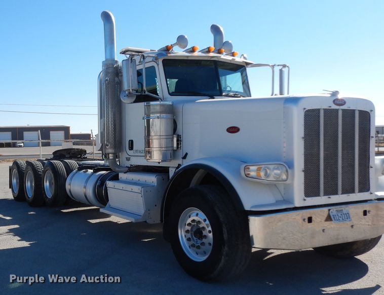 image for item DI8540 2012 Peterbilt 388  semi truck