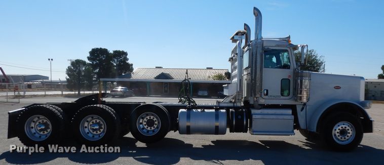 image for item DI8540 2012 Peterbilt 388  semi truck