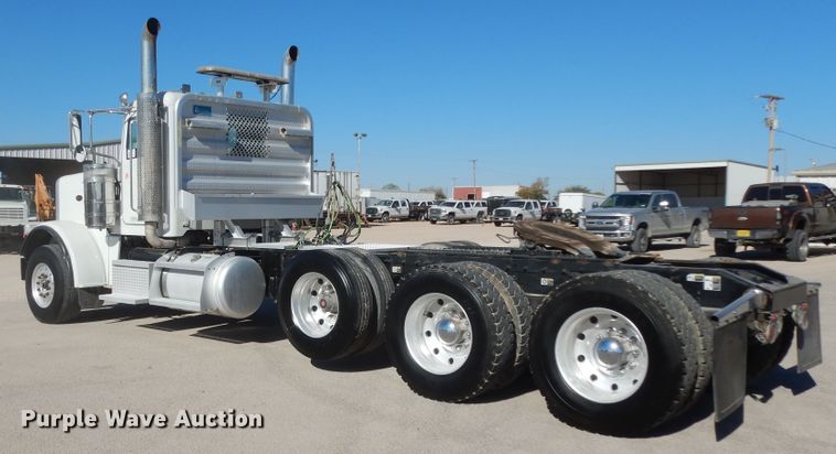 image for item DI8540 2012 Peterbilt 388  semi truck
