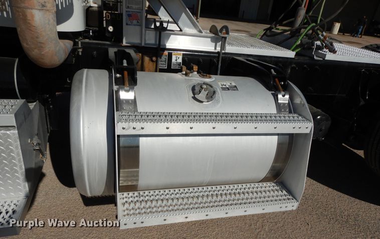 image for item DI8540 2012 Peterbilt 388  semi truck