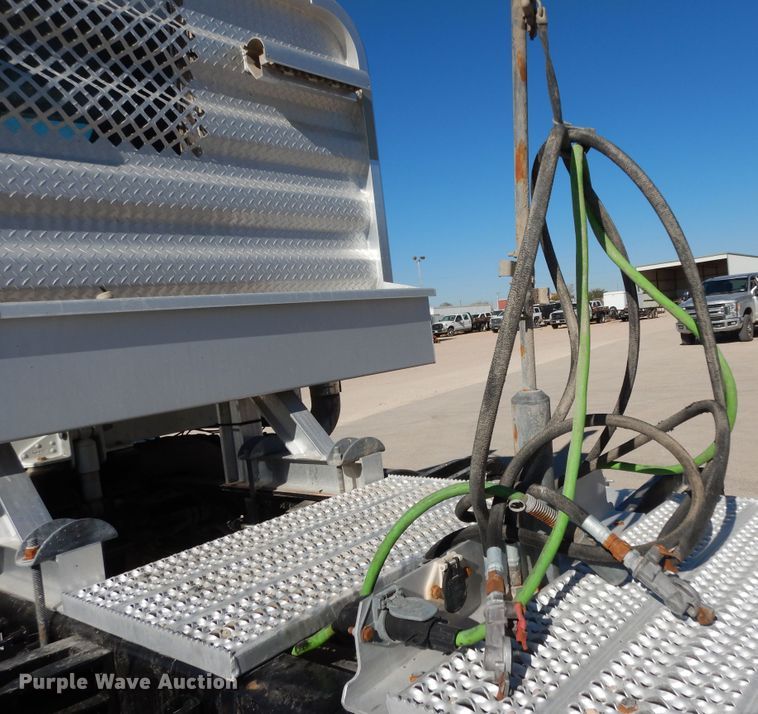 image for item DI8540 2012 Peterbilt 388  semi truck