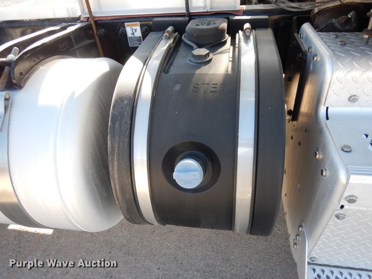 image for item DI8540 2012 Peterbilt 388  semi truck