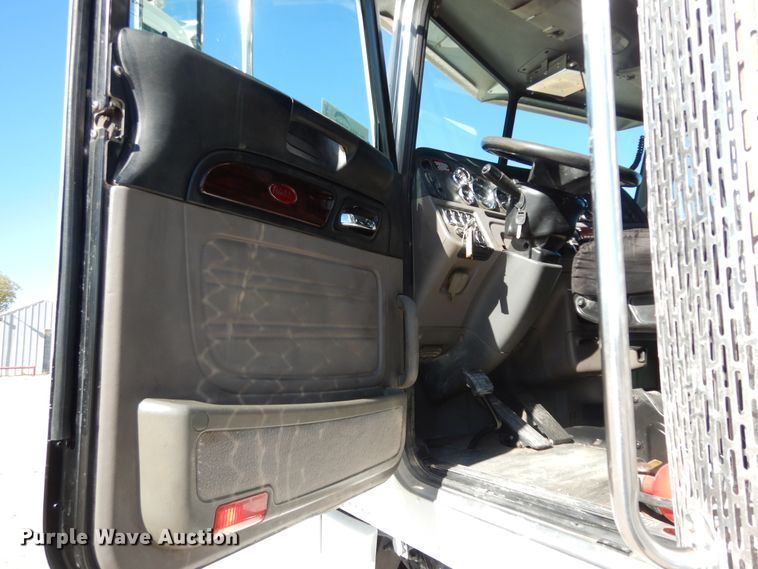 image for item DI8540 2012 Peterbilt 388  semi truck