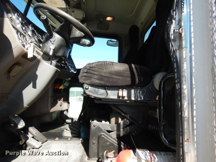 image for item DI8540 2012 Peterbilt 388  semi truck