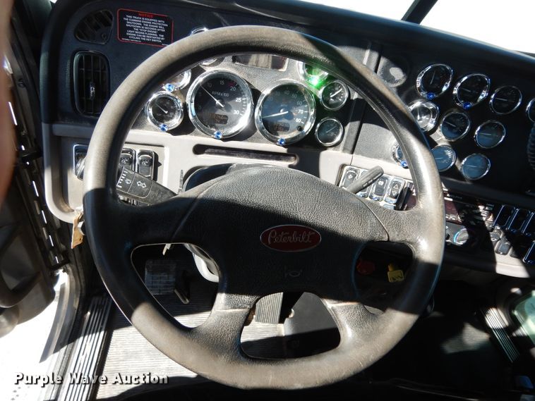 image for item DI8540 2012 Peterbilt 388  semi truck