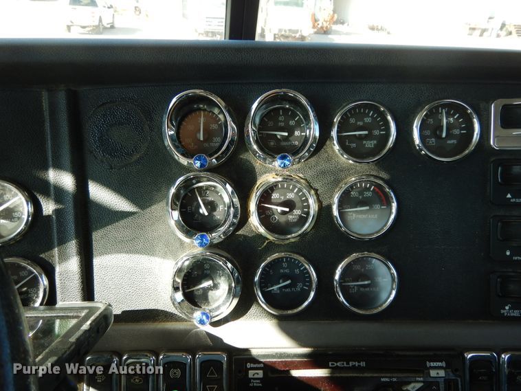 image for item DI8540 2012 Peterbilt 388  semi truck