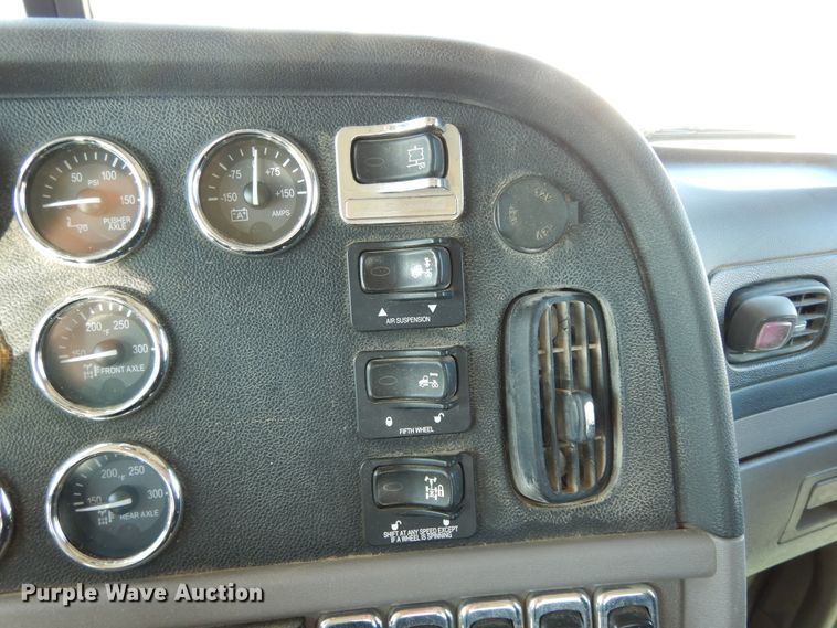 image for item DI8540 2012 Peterbilt 388  semi truck