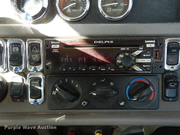 image for item DI8540 2012 Peterbilt 388  semi truck