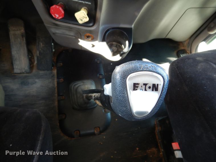 image for item DI8540 2012 Peterbilt 388  semi truck