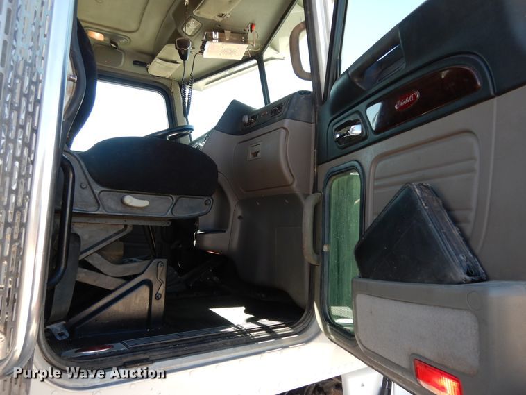 image for item DI8540 2012 Peterbilt 388  semi truck